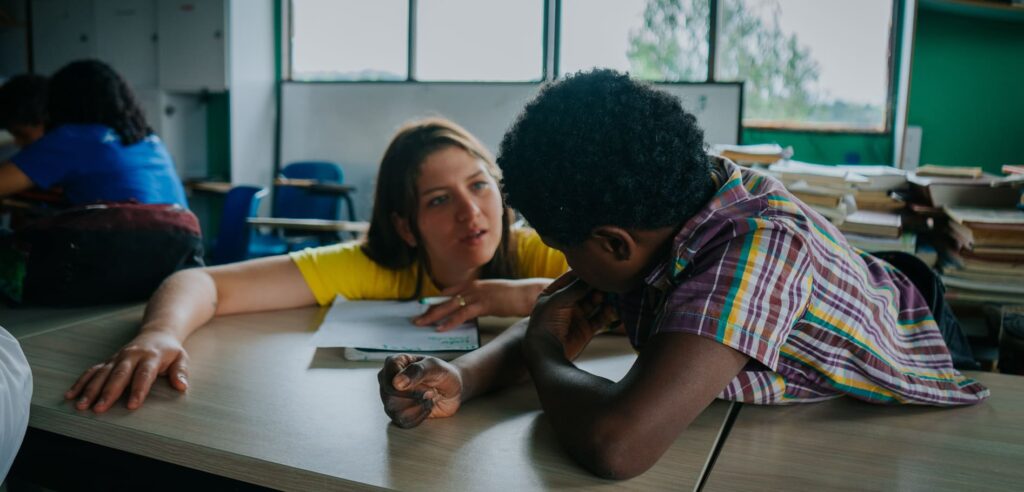 Familias y voluntarios de la Fundación El Cielo Gobierna compartiendo esperanza